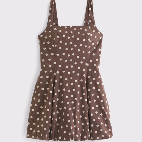 The A&F Mila Bubble Hem Mini Skort - Picture 3 of 4